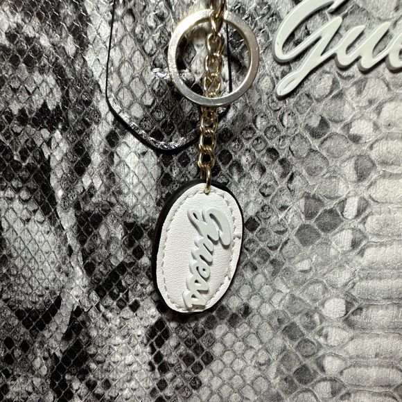 Guess crocodile print handbag. - Picture 4 of 5